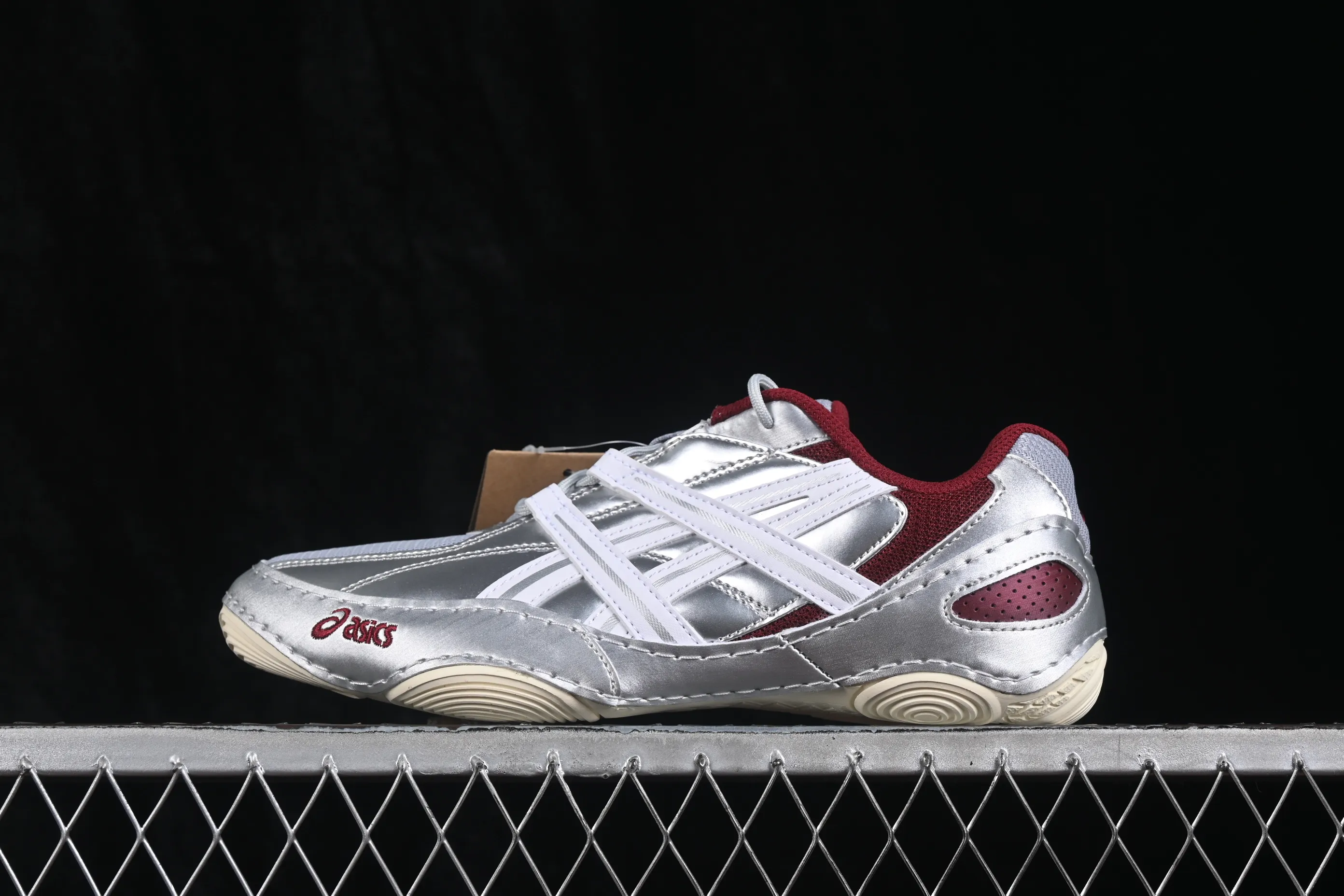 All categories Asics Asics series Asics Hypersync Asics Hypersync fashion retro breathable lightweight thin-soled moral training shoes 1203A879-020